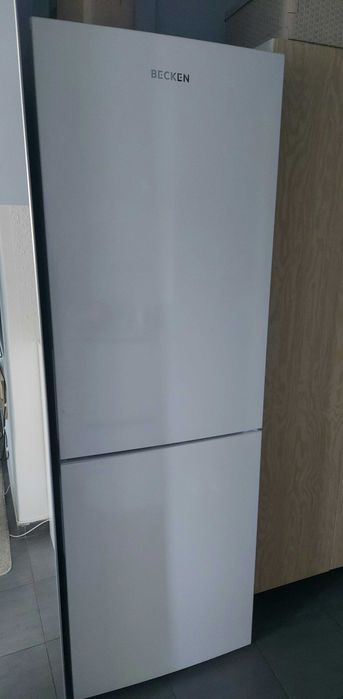 Frigorífico Becken BC4322WH – Como Novo (apenas 4 meses de uso)