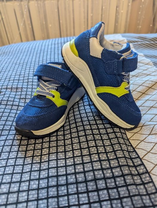 Дитячі шкіряні кросівки 22 розмір