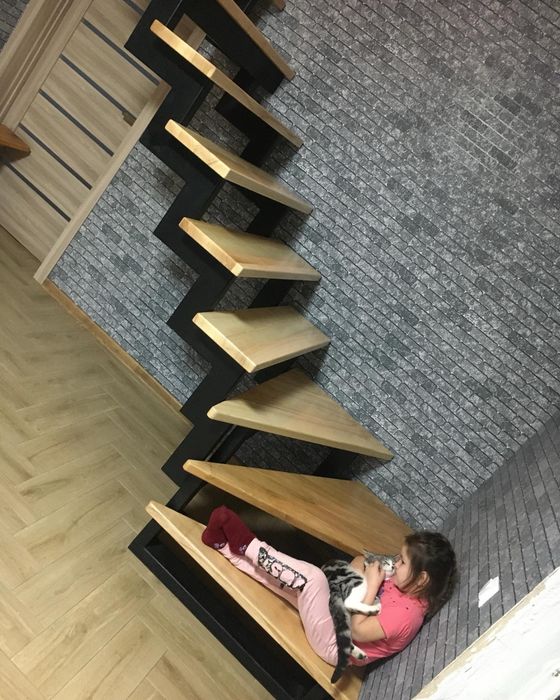 Деревʼяні сходи, сходи, сходинки, металевий каркас, підсходинка