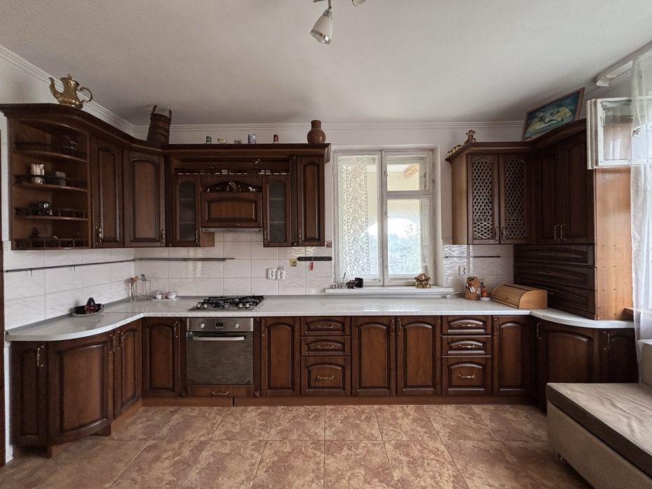 Продається Будинок 239м . 14с ділянка. Сілець. Меблі. Криниця. Асфальт