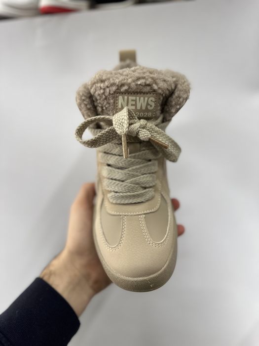 Черевики для дівчини зимові 32-37, світлі ботинки на овчині, дитячі