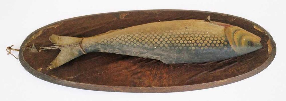 Antigo troféu de pesca em pasta de papel
