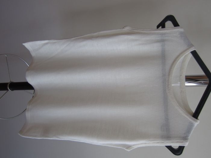 Blusa de Senhora de Malha Branca Caveada Tam M Usada