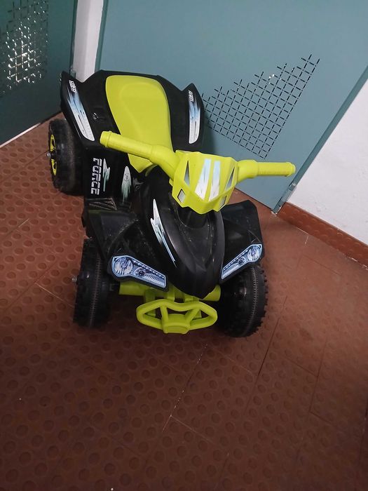 Mota eletrica de criança
