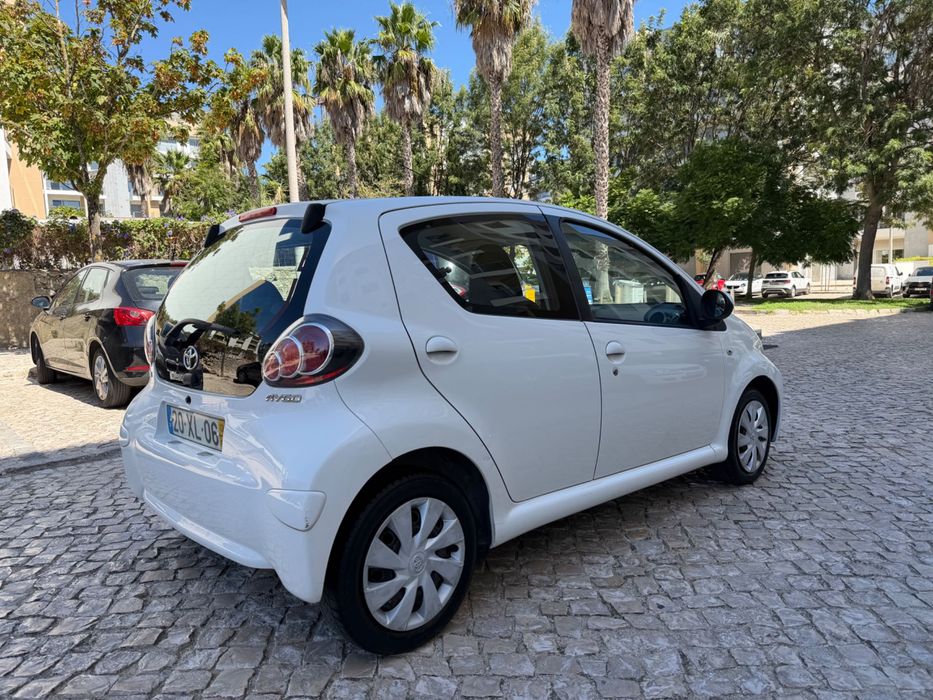 Toyota Aygo 1.0 gasolina 68 cv + A/C impecável !