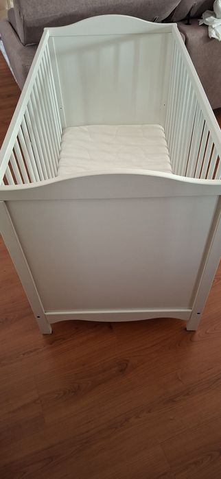 Berço e colchão para bebês