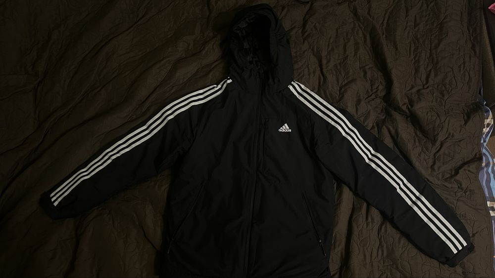 Куртка adidas в хорошому стані