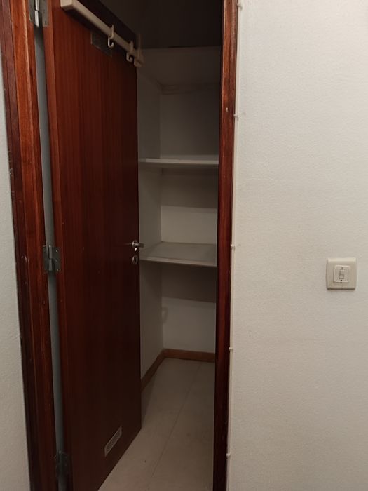 Apartamento T1, metro Ameixoeira disponível para Setembro