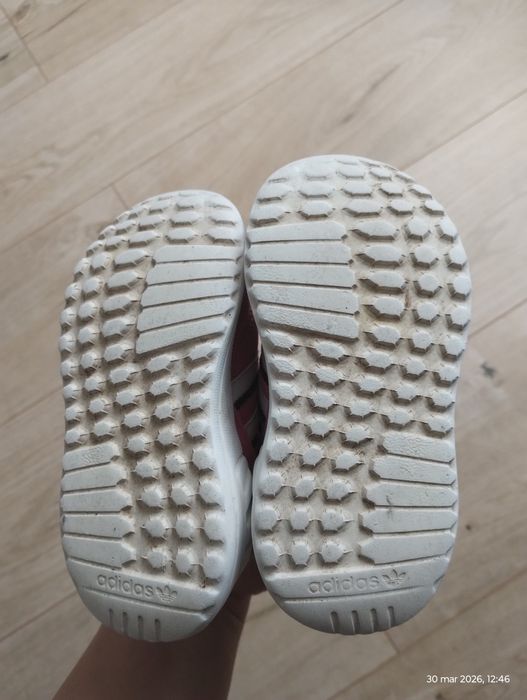 Adidasy  dla dziewczynki r. 23,5