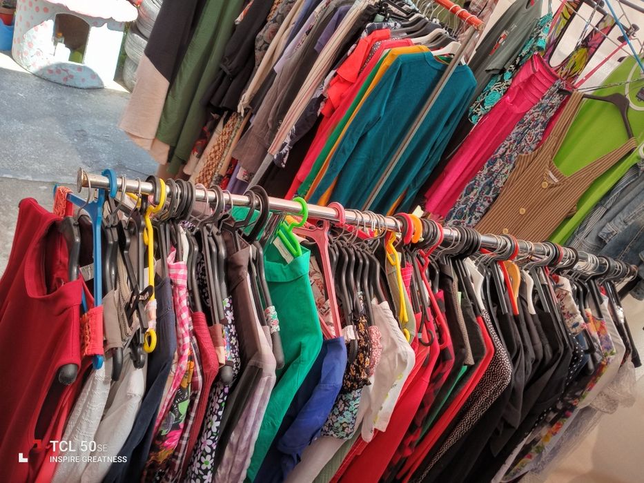 Roupa semi nova 1€ cada peça. Lameira Celorico de basto