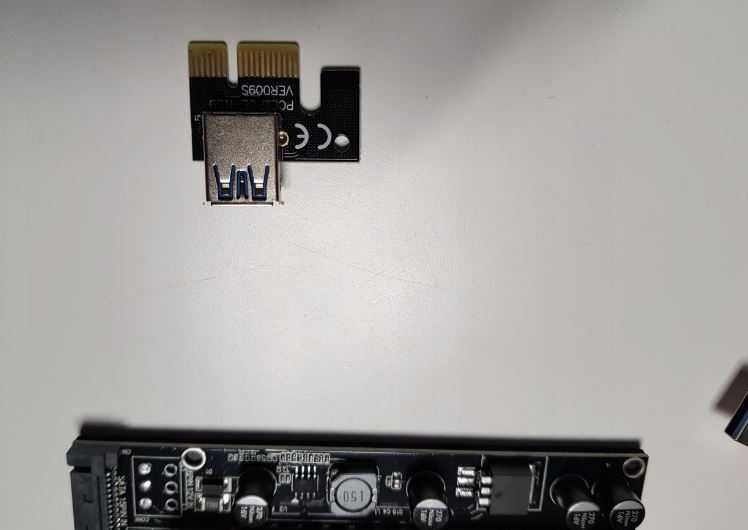 WYPRZEDAŻ Riser 009S USB3.0 PCI-E 1x-16x zasilany 6PIN SATA - 4 sztuki