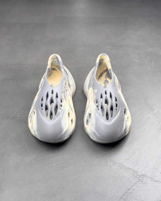 Кросівки ADIDAS YEEZY 'Foam RNNR' Moon Grey