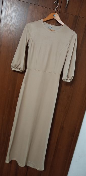 Бежевое платье в пол ,рукав фонарики