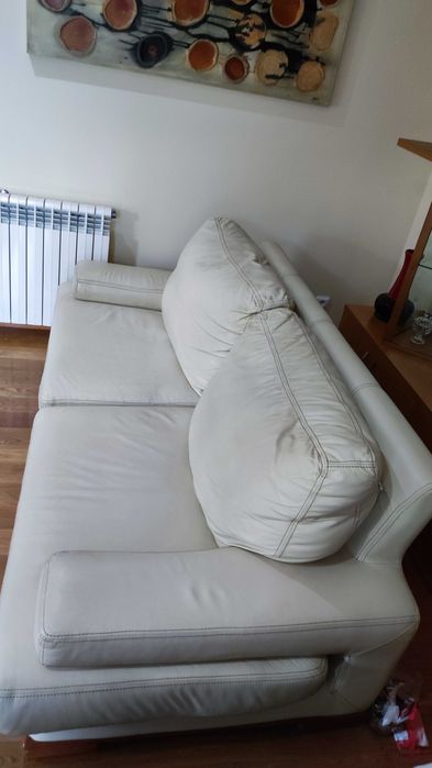 2 Sofás beije usados