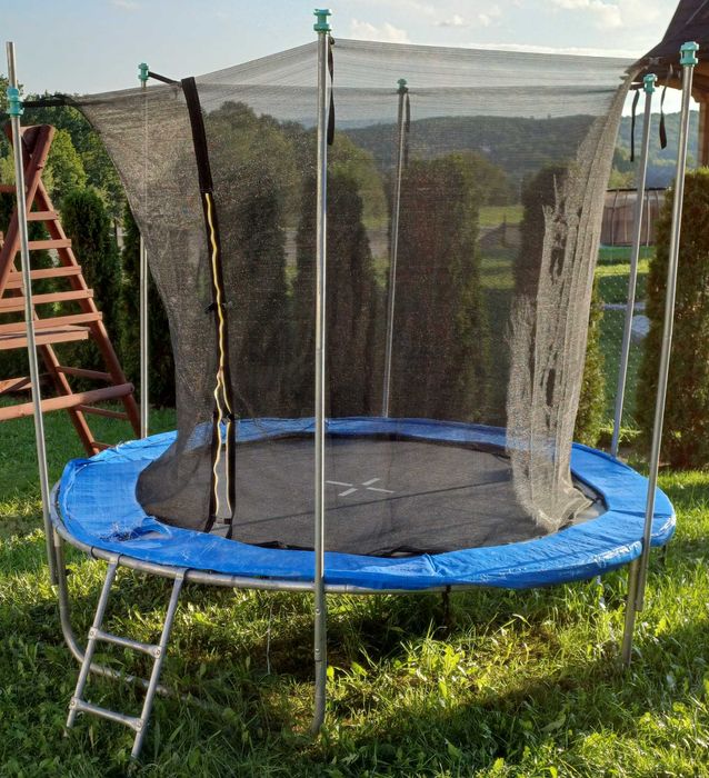 Używana trampolina ogrodowa 252 cm 8 ft z siatką