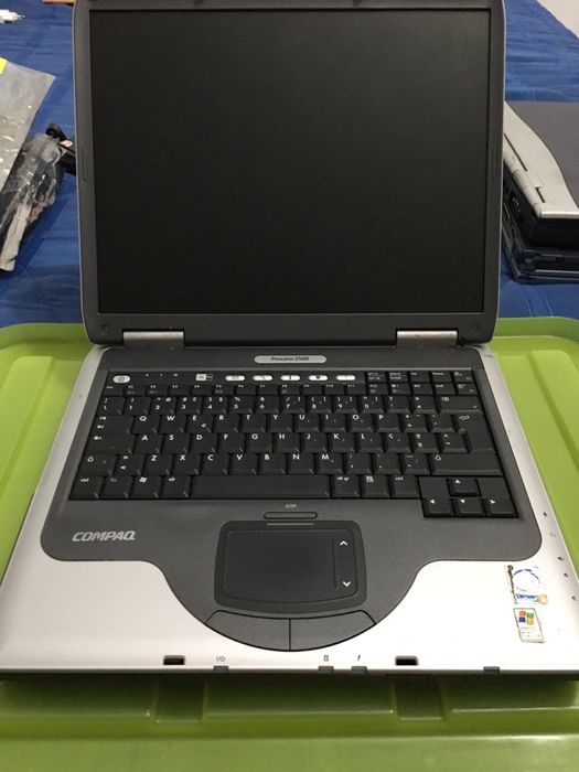 Old Compaq laptop64738561063555121