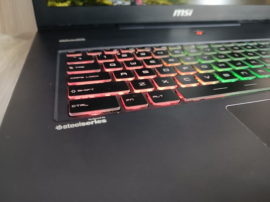 Игровой ноутбук MSI 17.3" i7 16GB SSD 128GB + HDD 500 Nvidia RGB FHD