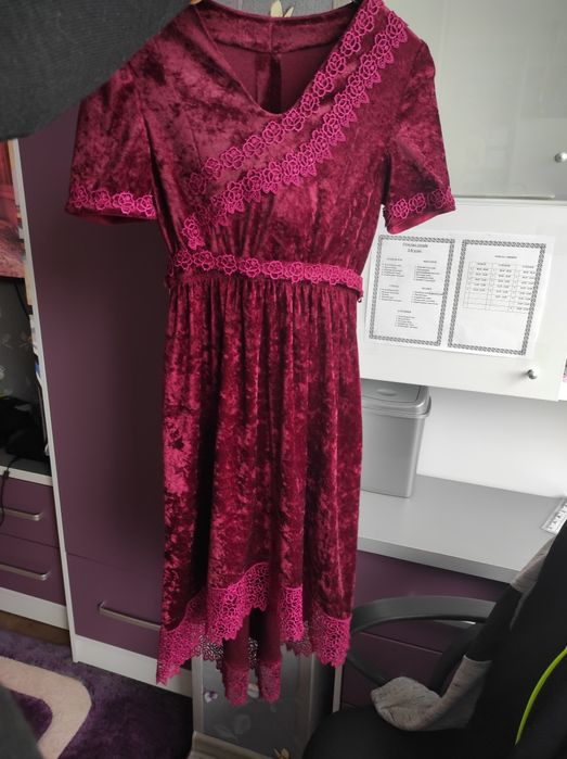 Різні нарядні святкові плаття для дівчинки