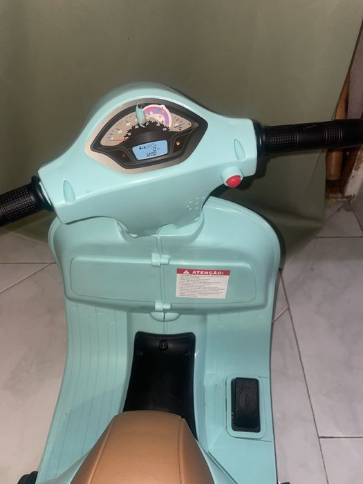 Vespa nova de crianca
