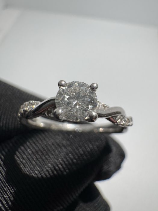 Золотое кольцо с бриллиантами 0,55ct