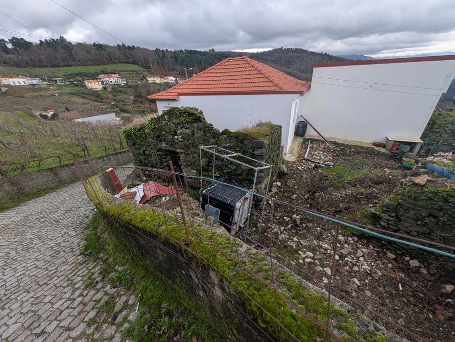Terreno com ruína