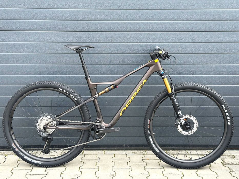 Rower górski Orbea Oiz M-PRO  Shimano XT di2 2026 rozmiar M oraz L Cosmic Carbon