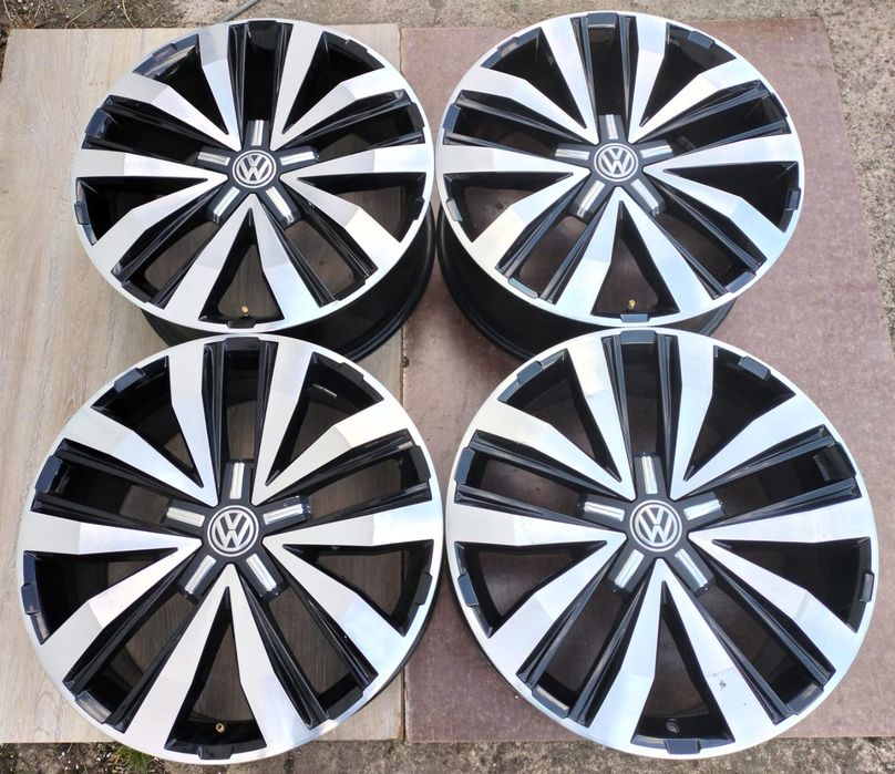 Felgi aluminiowe VW T5 T6 T7 Multivan Caravelle 8x20 ET43 5x120