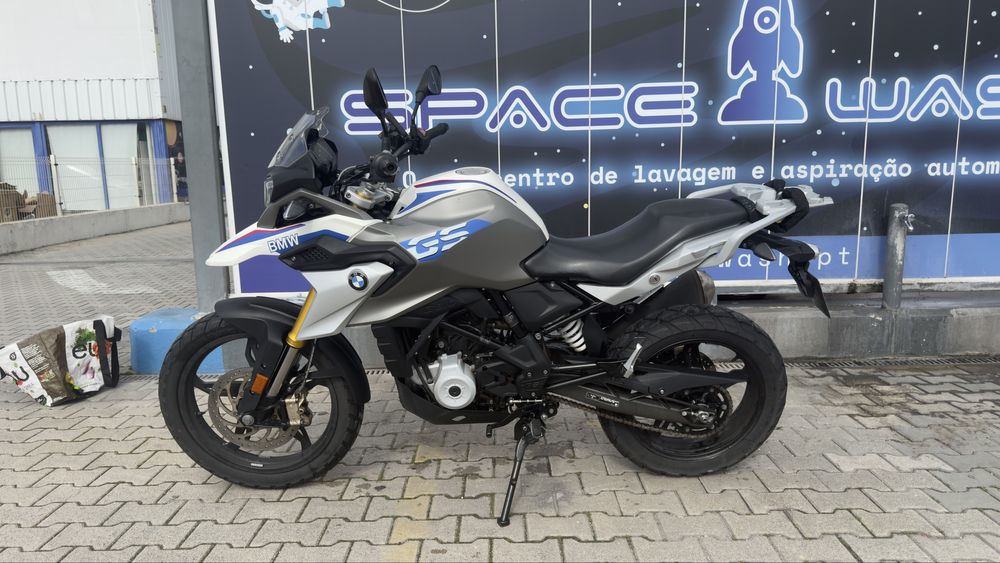 Moto BMW GS310.