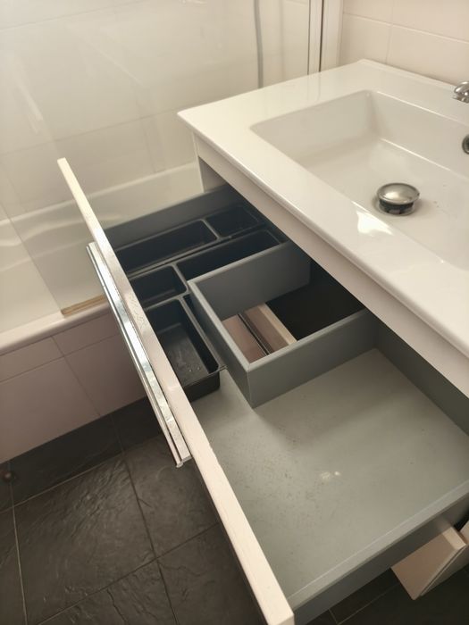 Móvel casa banho com lavatório embutido. Vendo para a Madeira