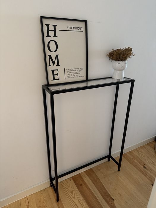 Mesa para emtrada em metal e vidro