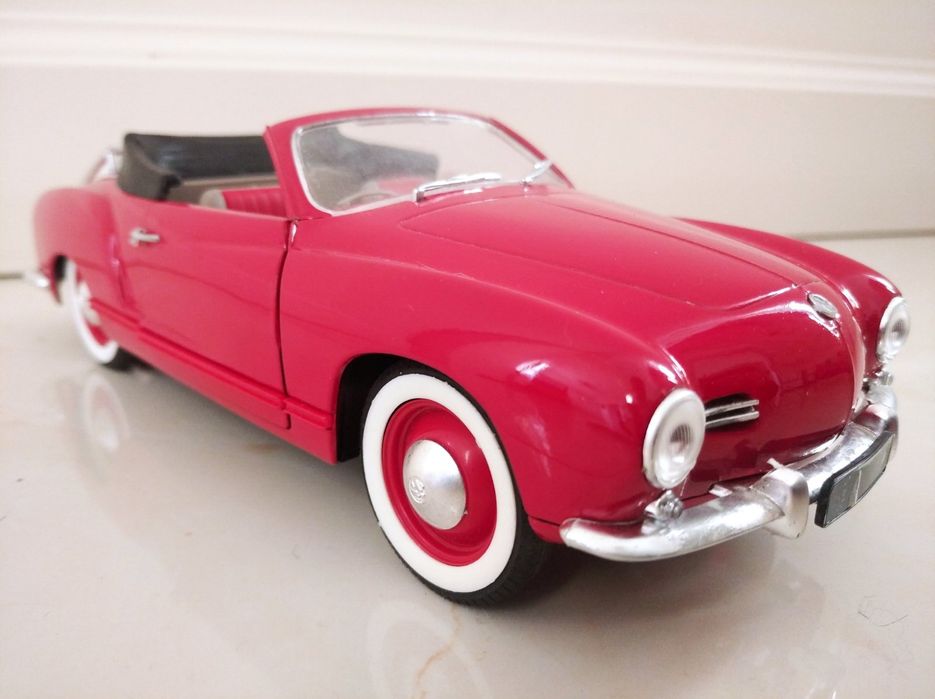 Модель автомобіля Volkswagen Karmann Ghia 1:18