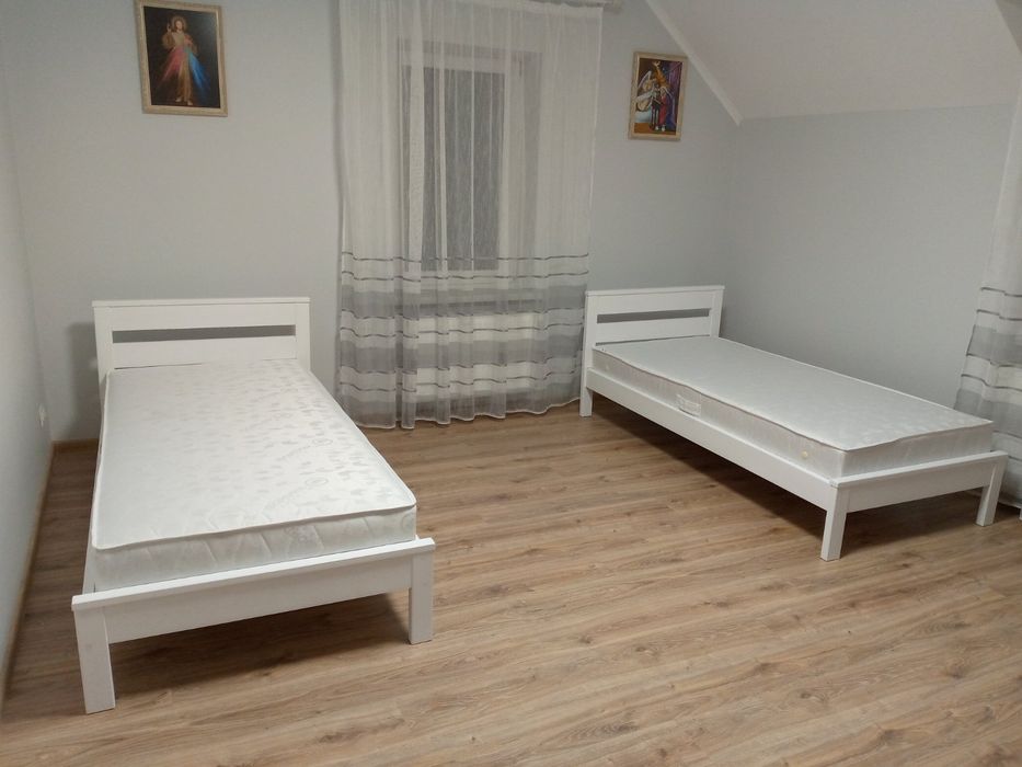 Ліжко / ліжко здерев'яне / ліжко біле