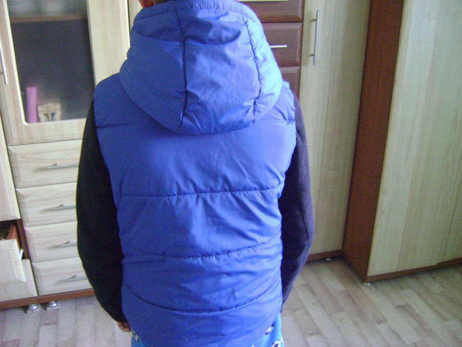 детская жилетка безрукавка на 6-8 лет (128) синтепон не сбивается