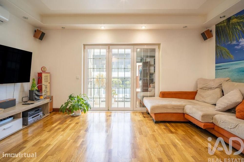 Casa / Villa T4 em Corroios de 200,00 m2