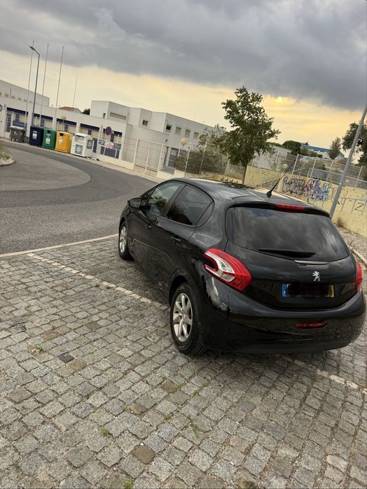 Peugeot 208 HDi 1400 do ano 2015