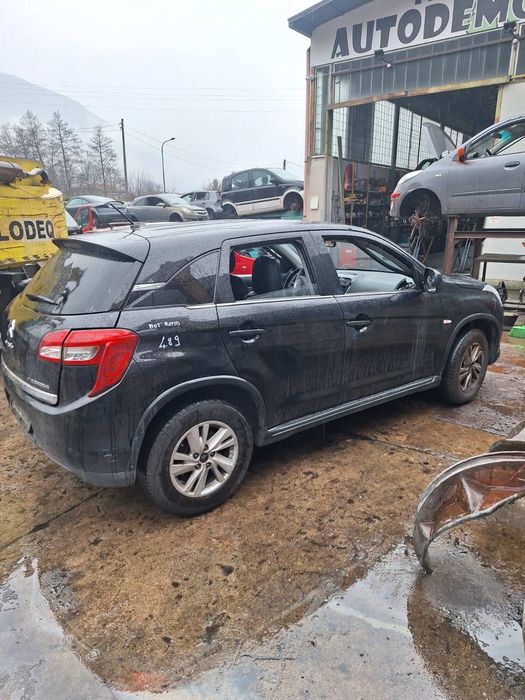 Є запчастини на Citroën C4 aircross 2015