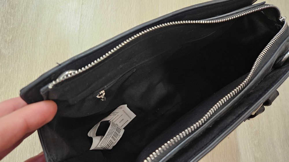 Elegancka damska torebka Stradivarius czarna z zamkiem