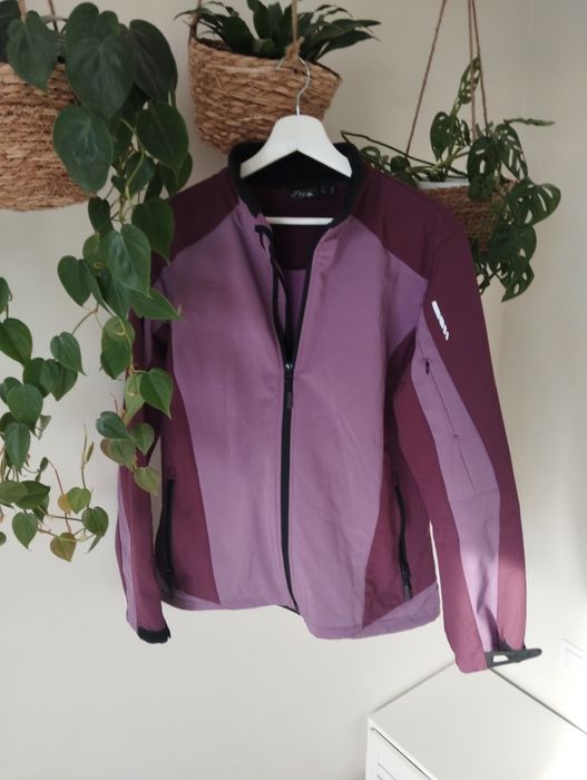 Wiosenna, przejściowa kurtka sportowa, outdoorowa, śliwkowa, softshell