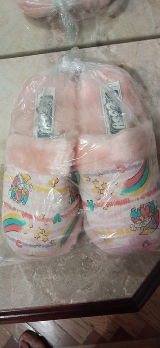 Chinelo/ pantufa de criança rosa novo
