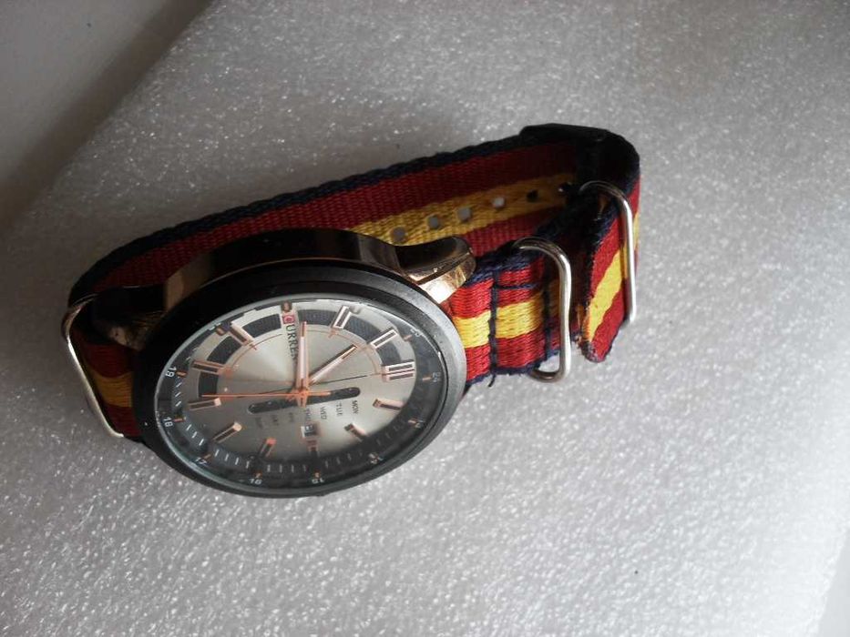 Ogromny zegarek Curren jak budzik bardzo dokładny