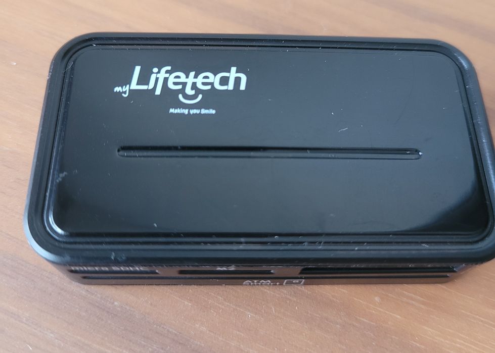 Leitor de diversos cartões  (cidadão,  micro SDHC, M2, MIini SD, SIM)