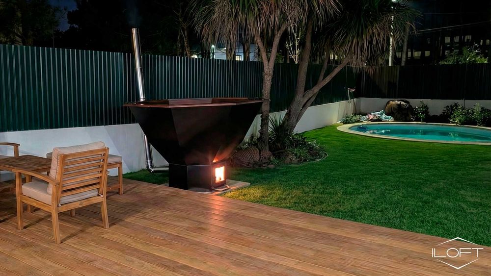 Hot tub "BJÖRN". Uma única banheira de imersão exterior aquecida. SPA.