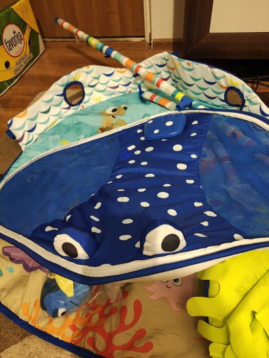 Mata edukacyjna Bright Starts Gdzie jest Nemo 90x80 cm