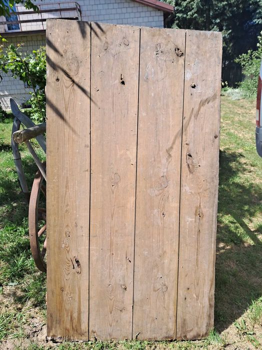 stare drewniane drzwi