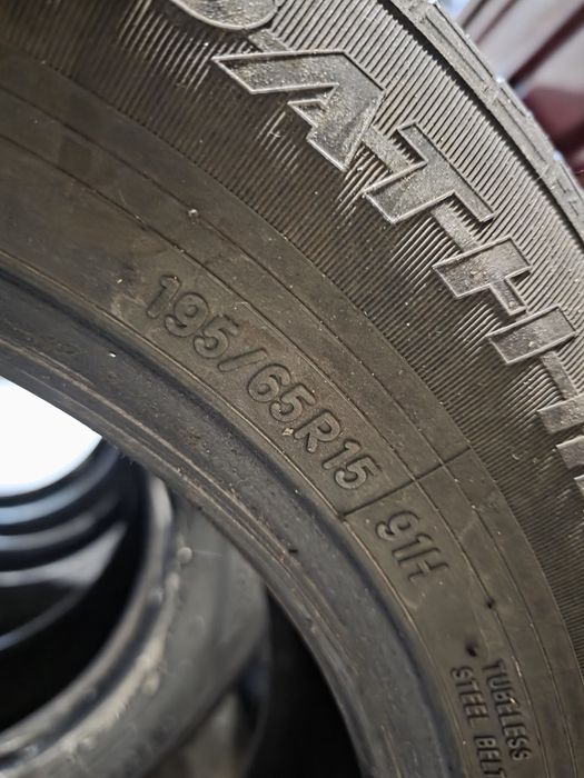 Літня резина 195/65 R15 (4 шт) в дуже гарному стані