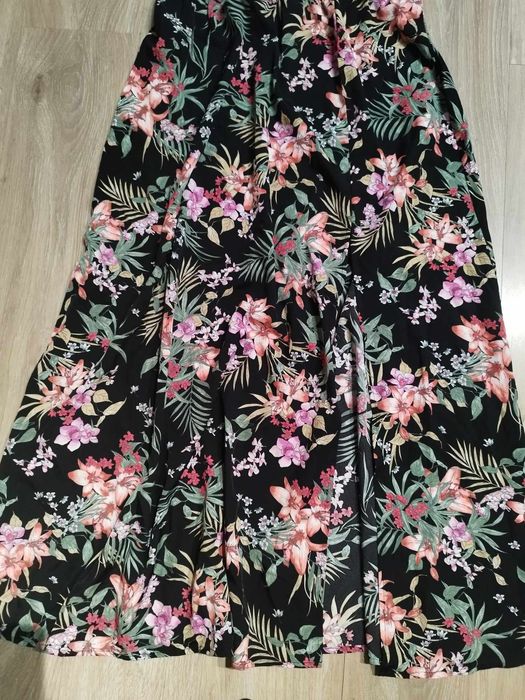 Elegancka sukienka maxi w kwiaty L