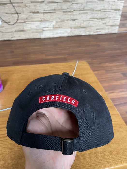 czapka z daszkiem Garfield Curved Cap marki Cayler & Sons Rozmiar One Size