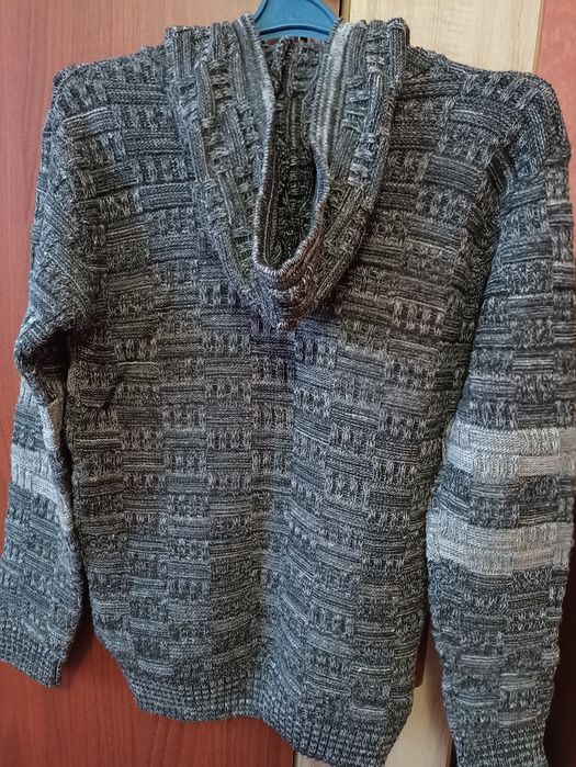 Светр підлітковий, в'язаний, з капюшоном, новий.