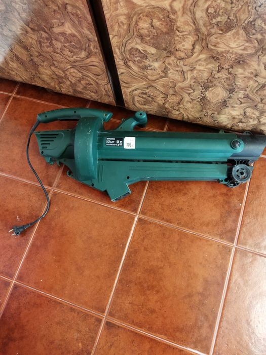 Soprador e cortador de relva