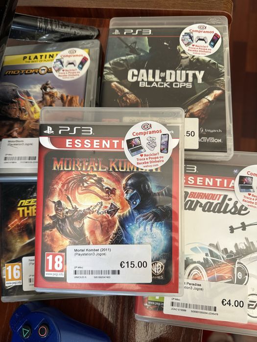 Ps3 com 2 comandos e jogos